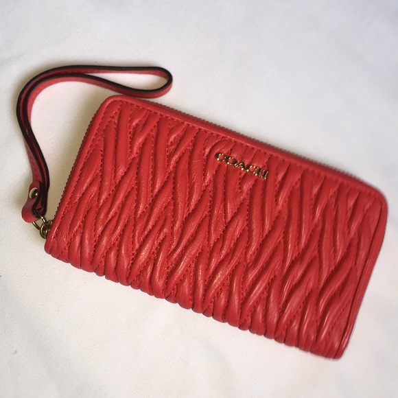 NWOT Coach Wristlet - Picture 1 of 5